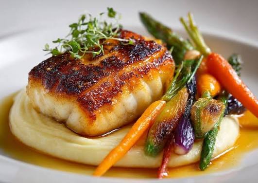 Pan-Seared Halibut, Champagne Sauce (8oz)